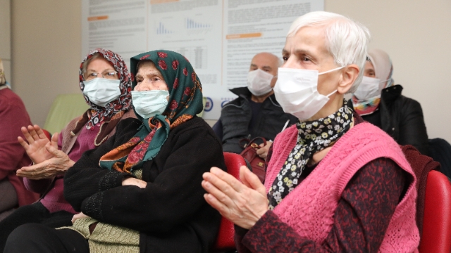 Alzheimer hastalarına mini konser