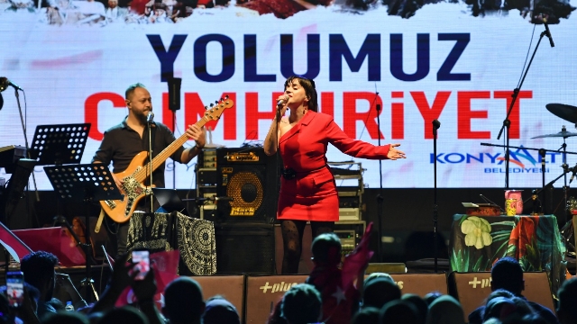 Cumhuriyet ile ışıl ışıl Konyaaltı