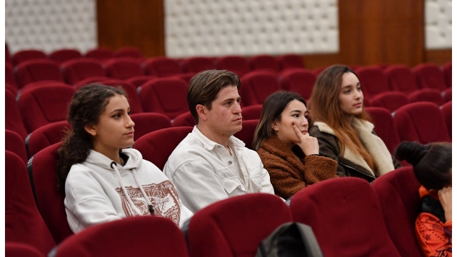 Tiyatro akademisi ders zili çaldı