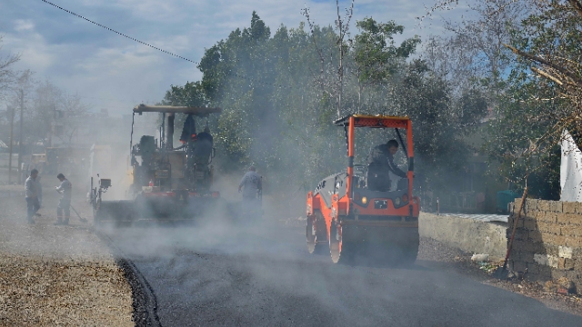 Zeytinköy’de yollar asfaltlanıyor