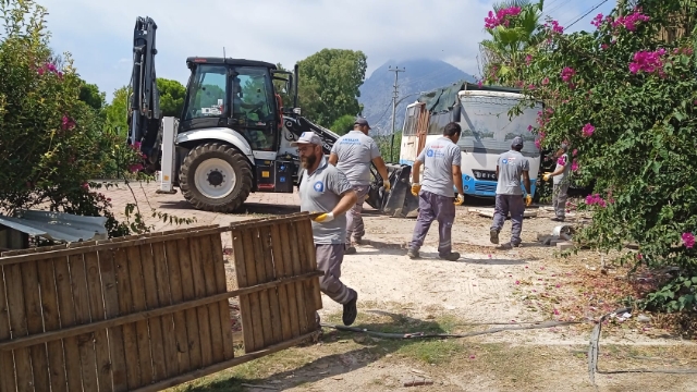 Karavan park yerleri temizlendi