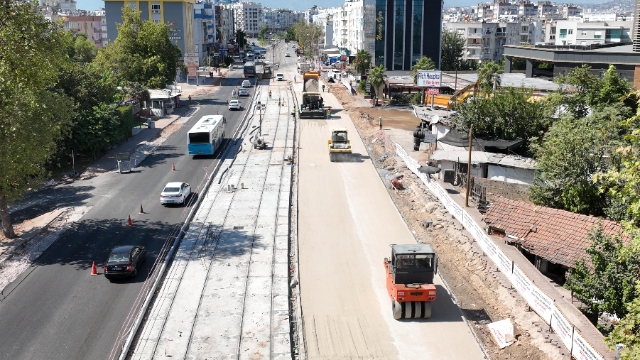 Çöken tramvay hattı onarıldı