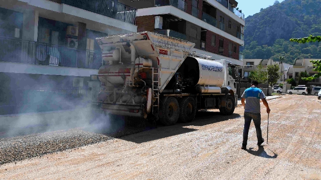 Konyaaltı’nda asfalt atağı