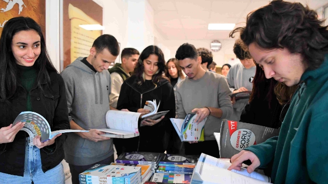 Kitap kampanyası sürüyor