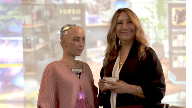 Robot Sophia ödül getirdi