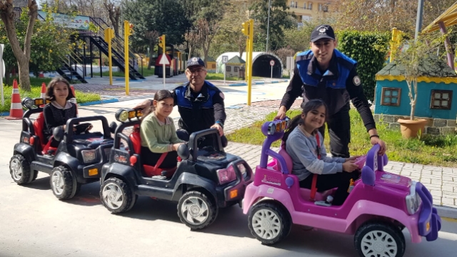 Öğrencilere trafik eğitimi