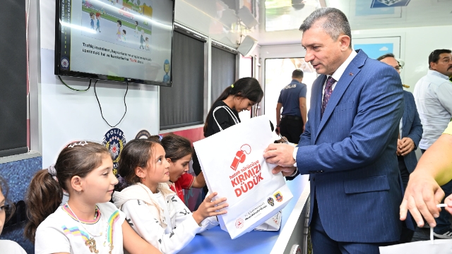 Mobil Trafik Eğitim Tırı Antalya’da