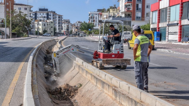 Taşkın riskine karşı kanal temizliği