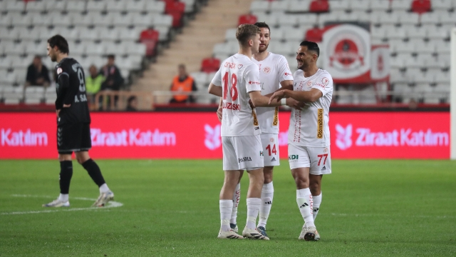 Antalyaspor güle oynaya kazandı