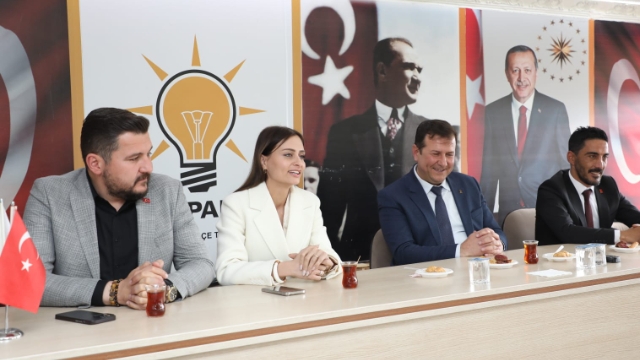 Saniye Caran’dan AK Parti’ye ziyaret