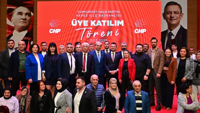 CHP Kepez’de rozetler takıldı