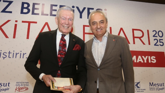 Kitap fuarına akın ettiler