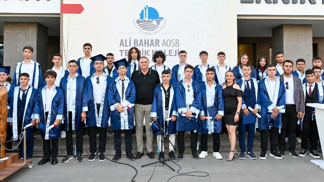 AOSB Teknik Koleji İlk mezunlarını verdi