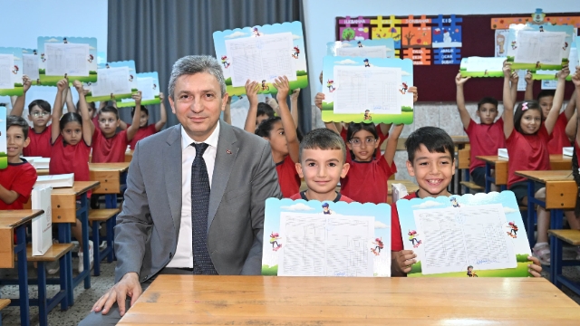 Vali Şahin karne sevincine ortak oldu