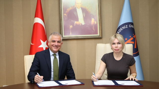 Akdeniz Üniversitesi Hastanesi’ne Anjiyografi Cihazı Bağışı