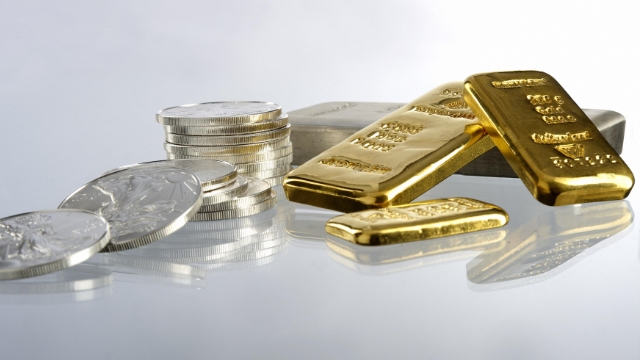 Altın ve gümüş çakıldı