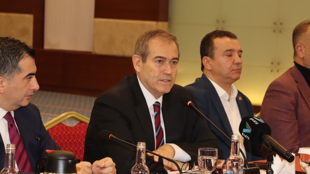 ‘Seçim dönemi işler duruyor’