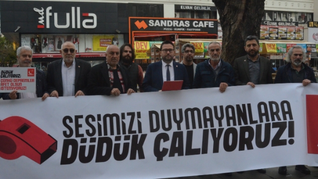 “Düdük Çalıyoruz Çünkü Enkaz Altında Kalmak İstemiyoruz”