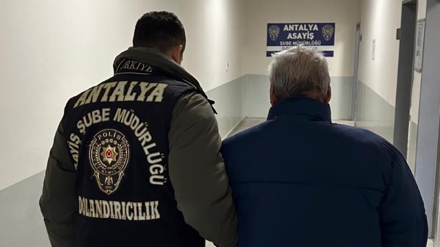 Sahte gümrük görevlisi yakalandı