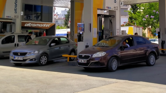 ‘Akaryakıt zamları ekonomik dengeleri sarsıyor’