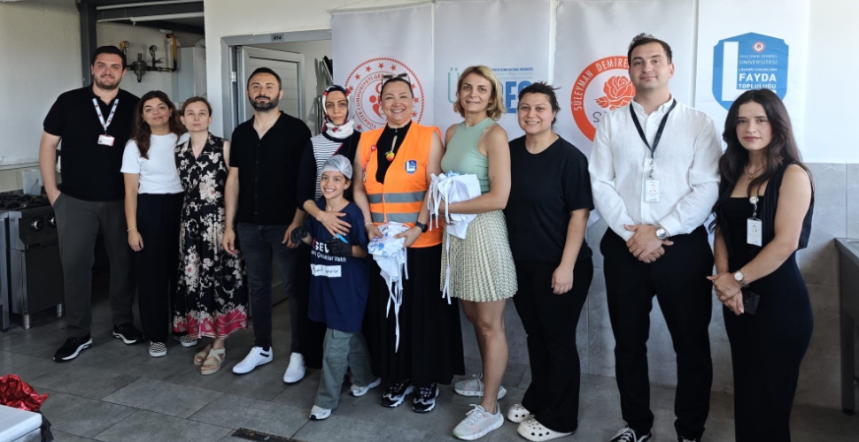 Lösemili çocuklar üniversitenin mutfağında şef oldu