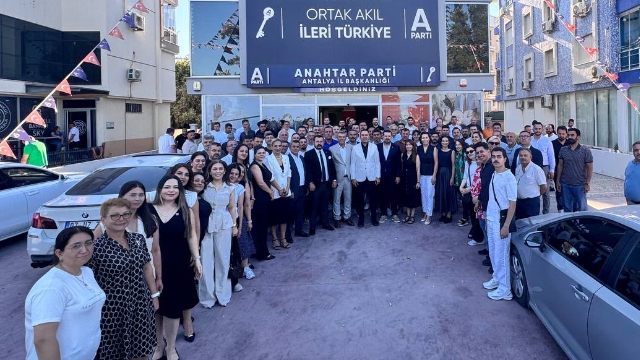 Anahtar Parti İl Başkanı Turhan Faruk Tuncer oldu