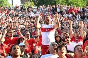 Milli coşku dev ekranda yaşandı