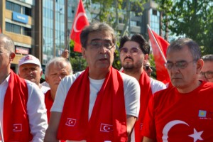 ‘Kanla kurulan Cumhuriyet’i mürekkeple yıktırtmayacağız’