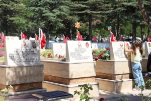 Maaşları asgari ücretin 2,5 katı oluyor
